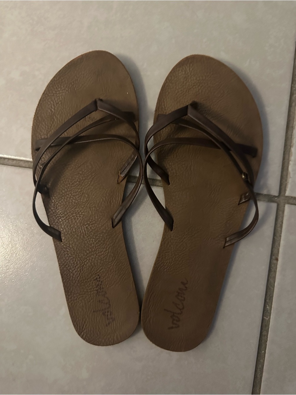 Volcom sandals size 9 very worn